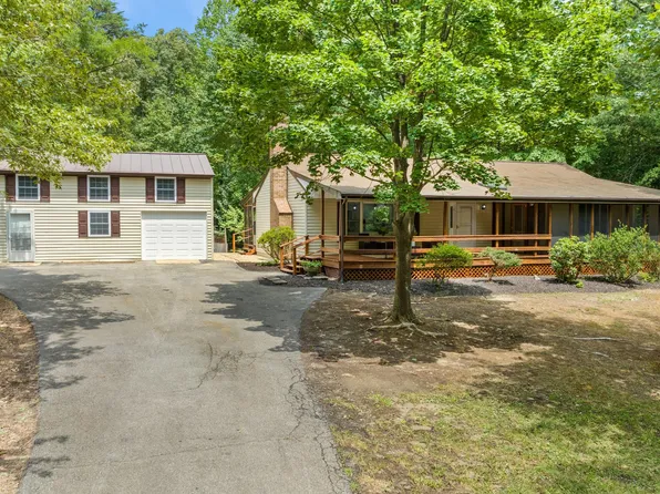 43560 Little Cliffs Rd, Hollywood, MD 20636