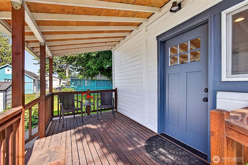 5th image of 902 Fidalgo Street