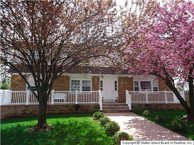 1st image of 472 Lamont Ave