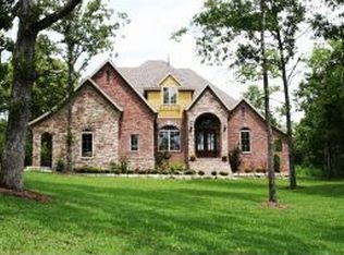 565 Peaceful Dr, Branson, MO 65616