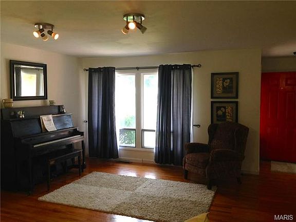 3rd image of 1040 Grenoble Ln