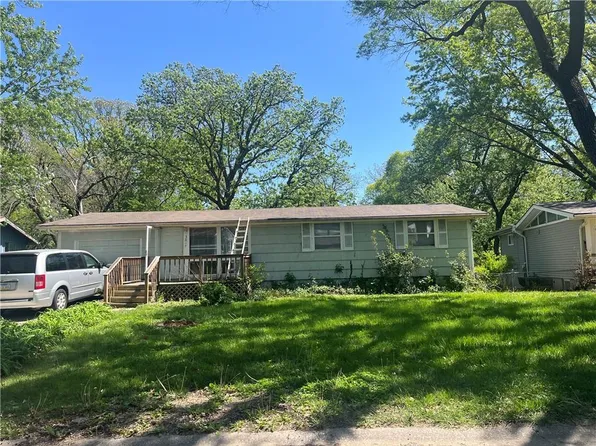 3617 N Cypress Dr, Kansas City, MO 64117