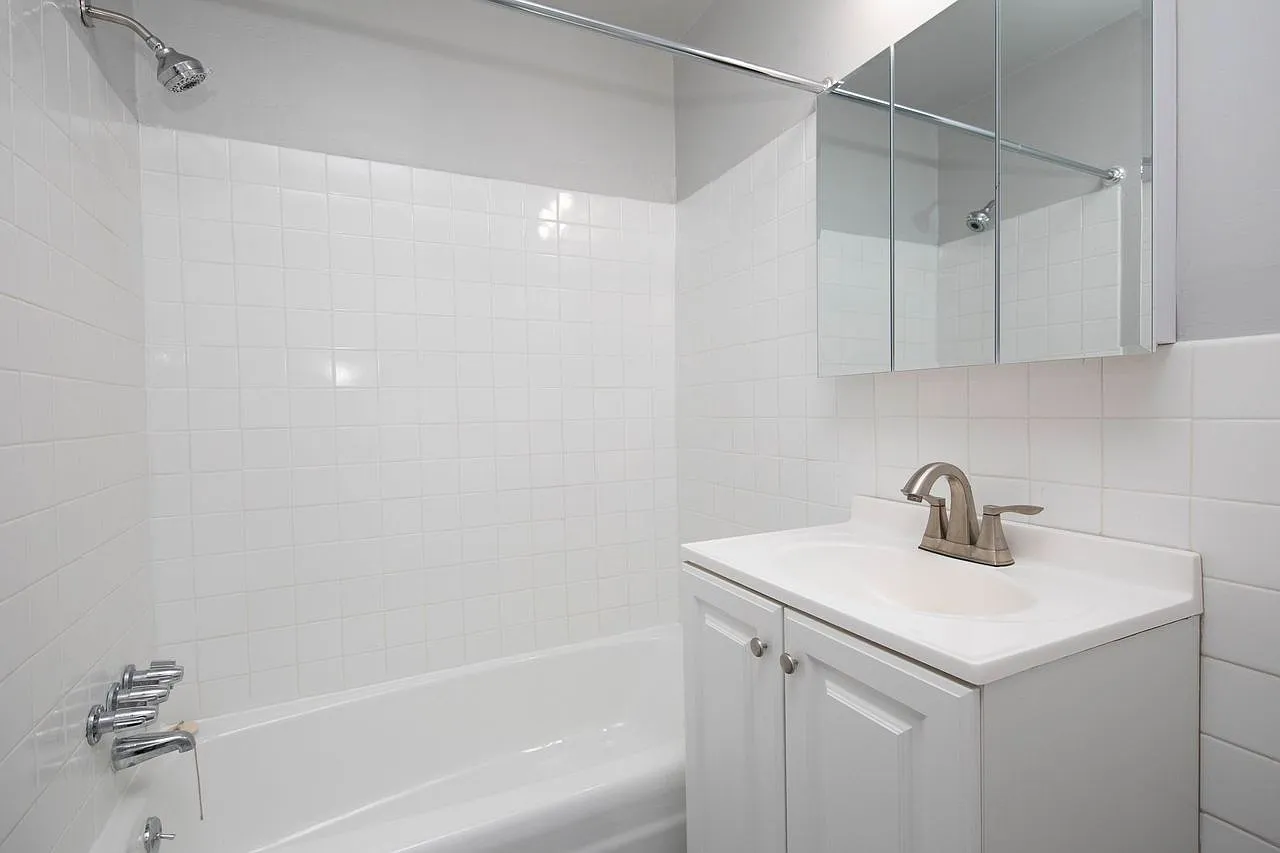 8th Street Apartments — Photo 3