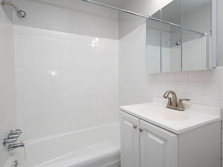 8th Street Apartments — Photo 3