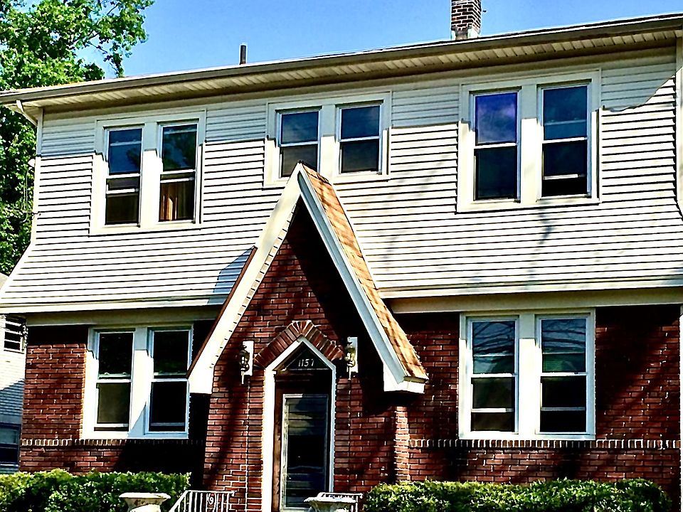 Building on Magie Avenue