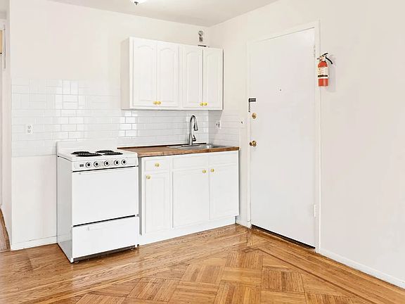 3rd image of 222 Lewis Ave