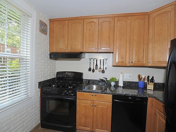 Renovated, Bright Kitchen