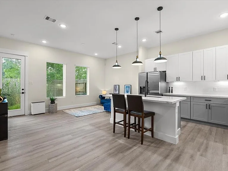 2906 Stevens St — Photo 3