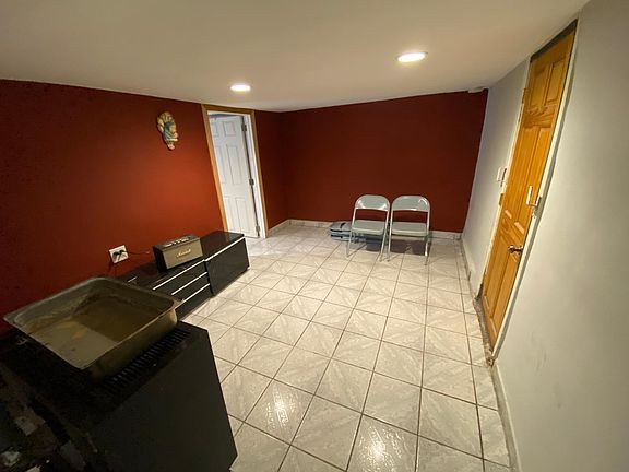 2nd image of 2112 W 24th St Building 1