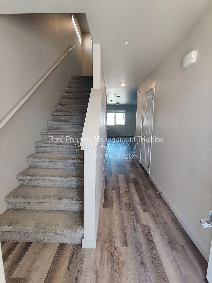 Building Photo - 5748 W Albany Pl #120