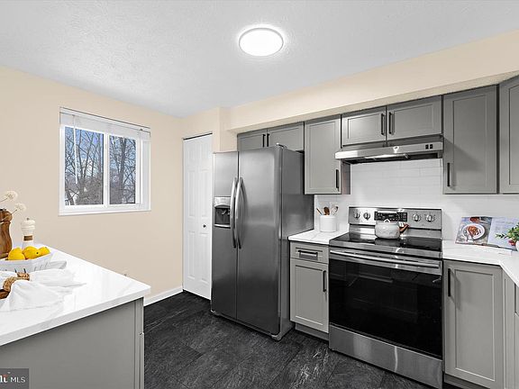 5th image of 8214 Shady Nook Ct