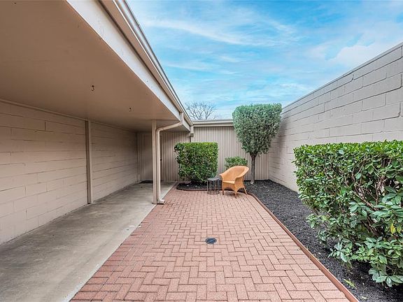3rd image of 19 River Creek Way