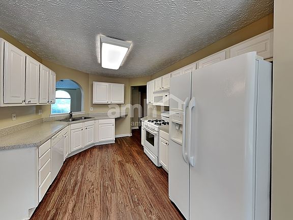 4th image of 2656 Lake Park Bnd