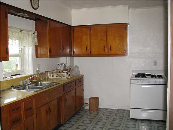 5th image of 1836 Rebecca St