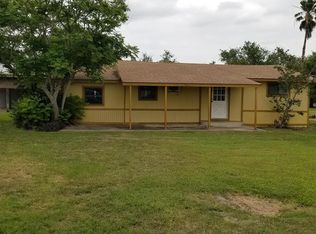 501 S Grape St, Seadrift, TX 77983