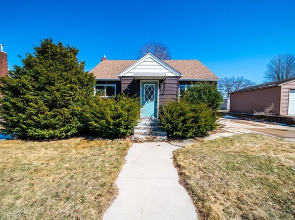 313 1st Ave SW, Pine Island, MN 55963