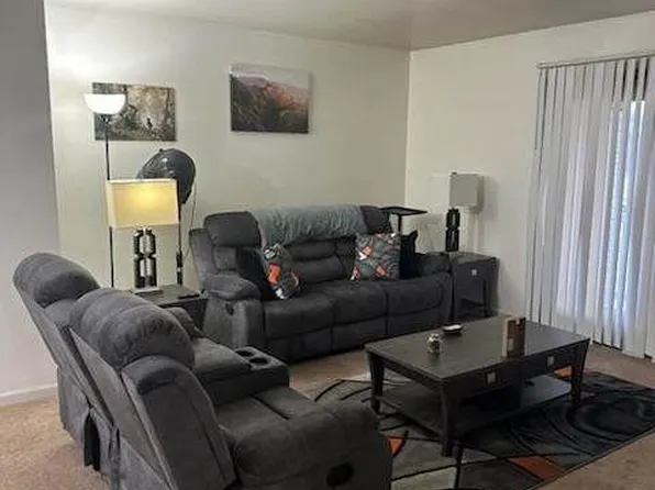 4879 Creek View Rd, Rockford, IL 61108