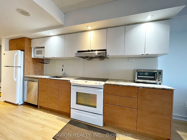 121 McMahon Dr #705 — Photo 4