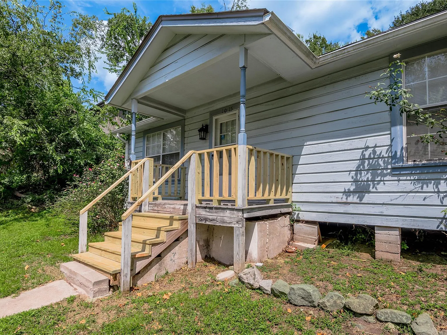 2 bed, 1.0 bath, 988 sqft, $1,100 — Photo 3