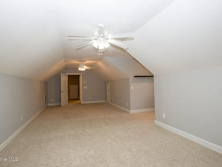 16 Montrose Ct — Photo 54