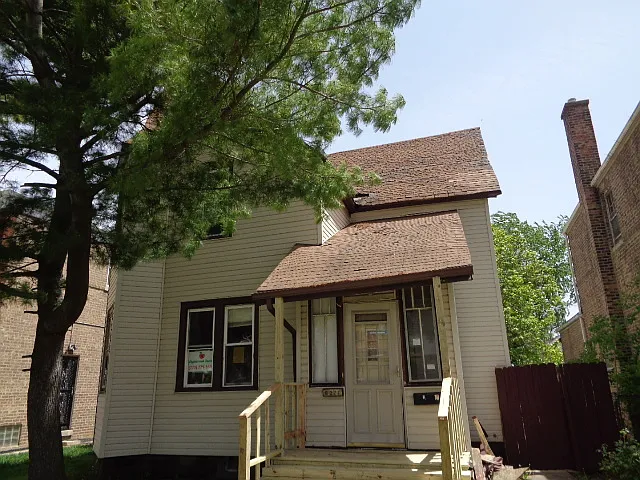 8221 S Winchester Ave photo 1