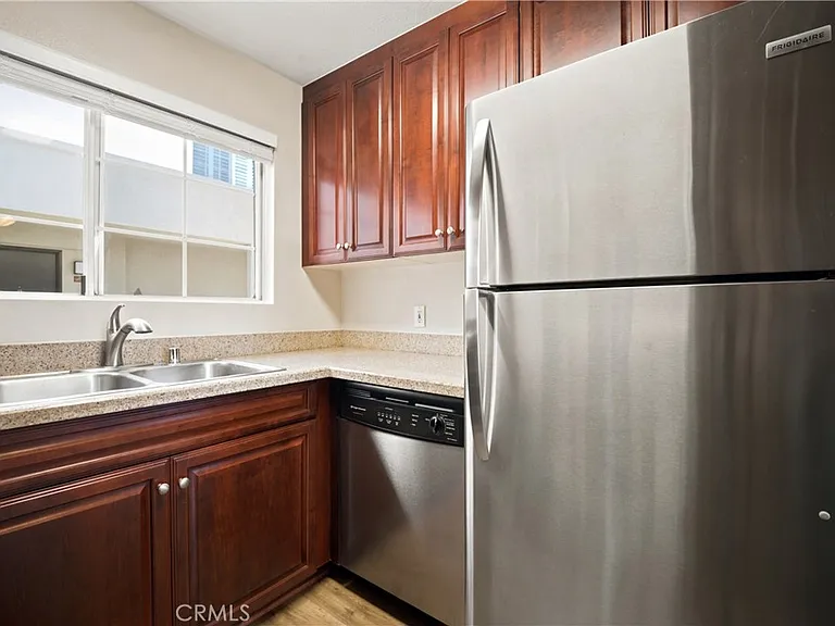5540 Owensmouth Ave #306 — Photo 14