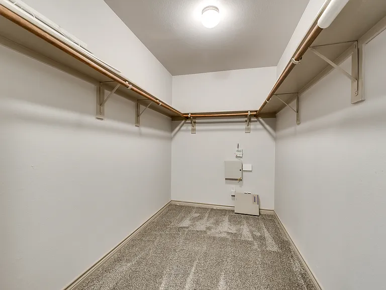 2424 Emerald Ln — Photo 18