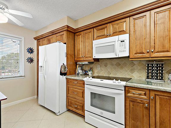 4th image of 14096 Huntington Pointe Dr APT 310