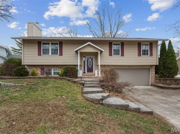 922 Ampere Pl, Lake Saint Louis, MO 63367