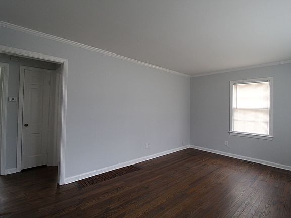 2nd image of 5323 Linden St