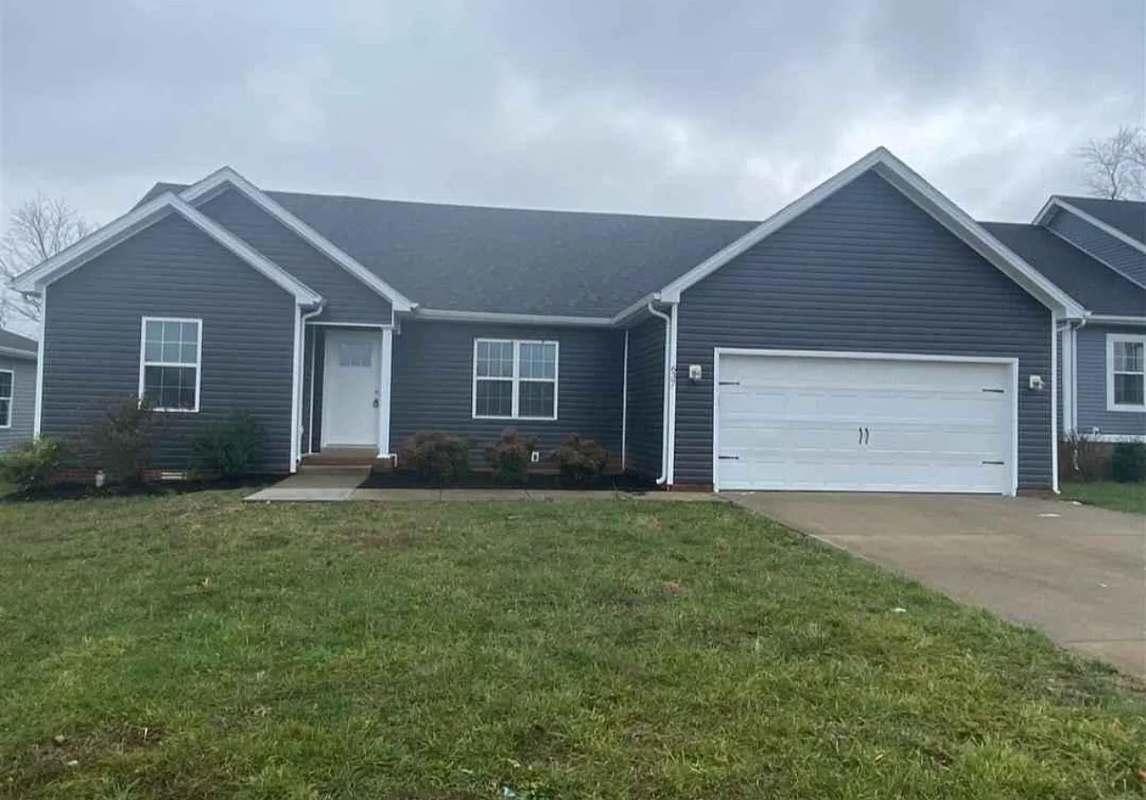 3 bed, 1449 sqft, $1,900 — Photo 1