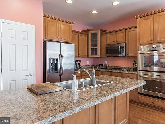 4th image of 9 Dabney Ct