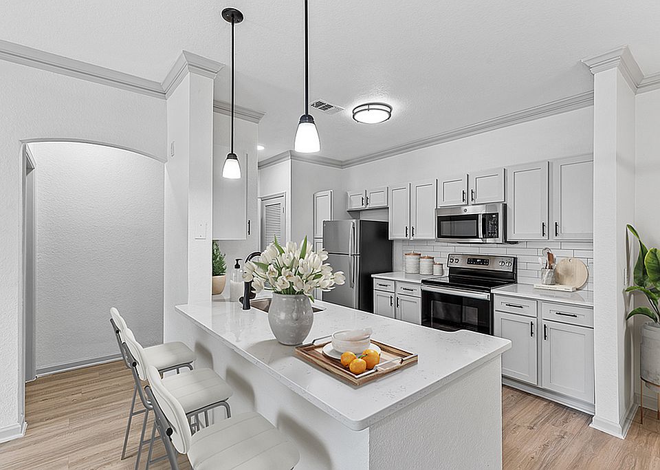 1st image of 9000 Avenue Pointe Cir #17-304