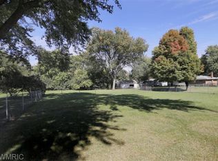 3829 Borgess Dr, Kalamazoo, MI 49048