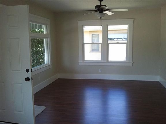3rd image of 980 N Farris Ave