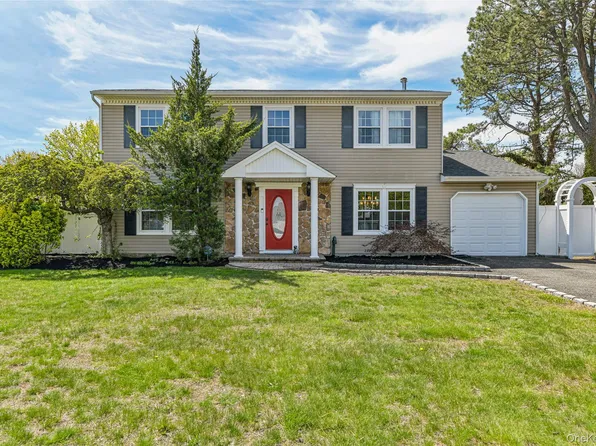 2 Deer Path, East Patchogue, NY 11772