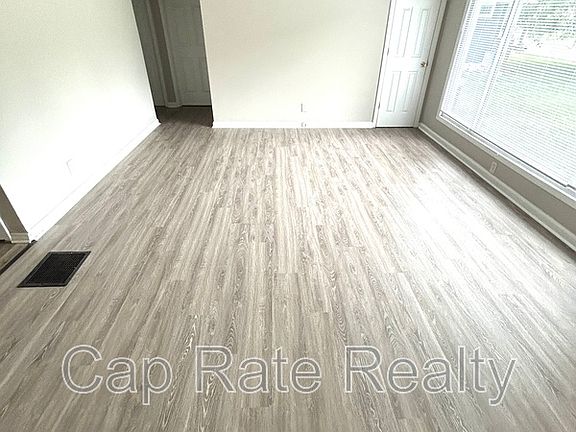 3rd image of 2994 E Moreland Dr