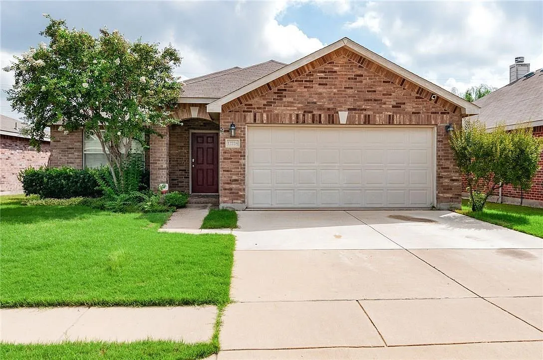3 bed, 1868 sqft, $2,200 — Photo 1