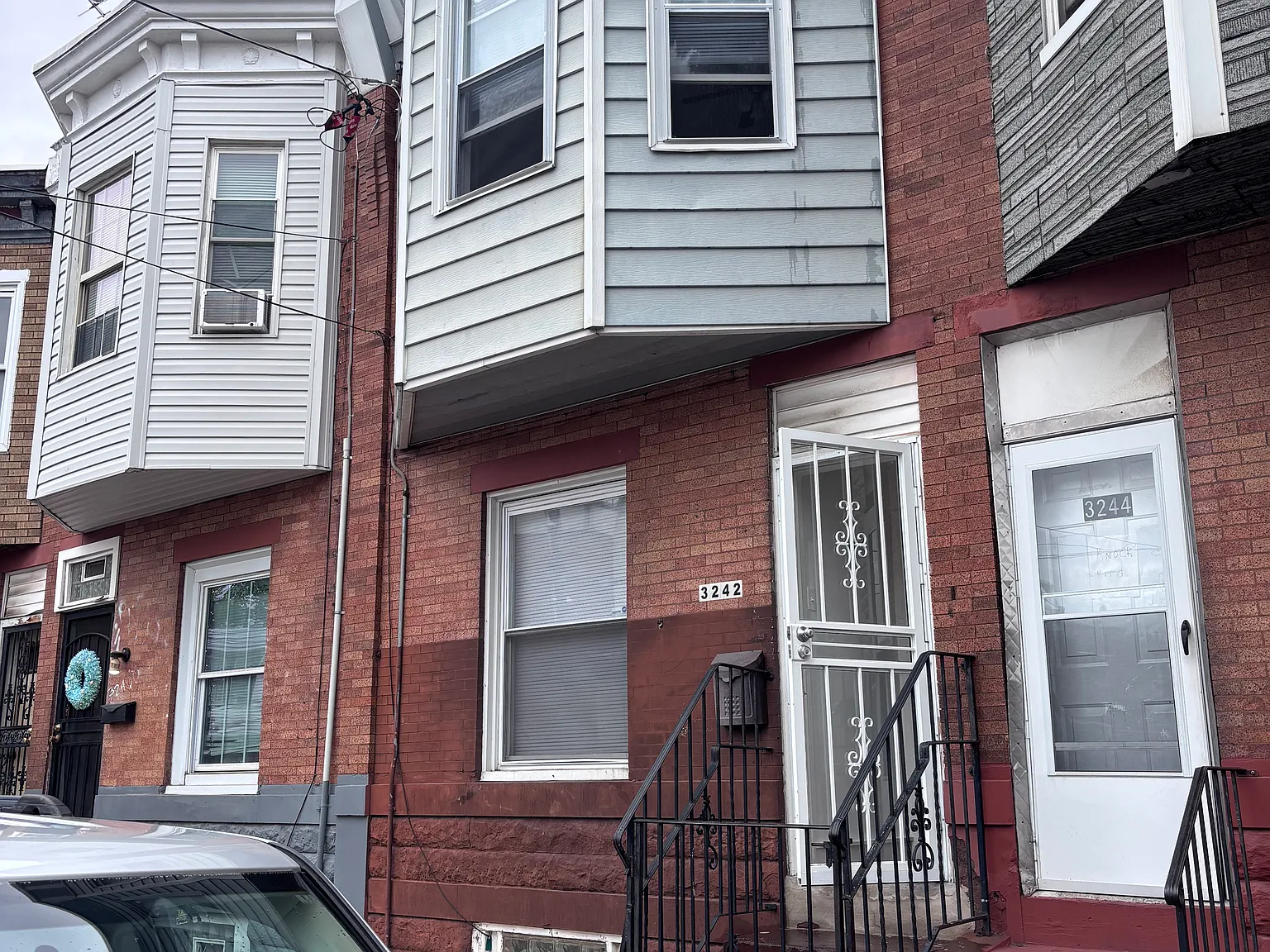 3 bed, 1064 sqft, $1,200 — Photo 1