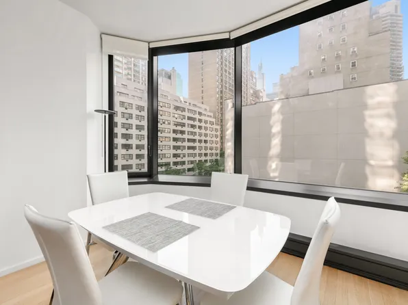 50 United Nations Plaza 6C image 3 of 14
