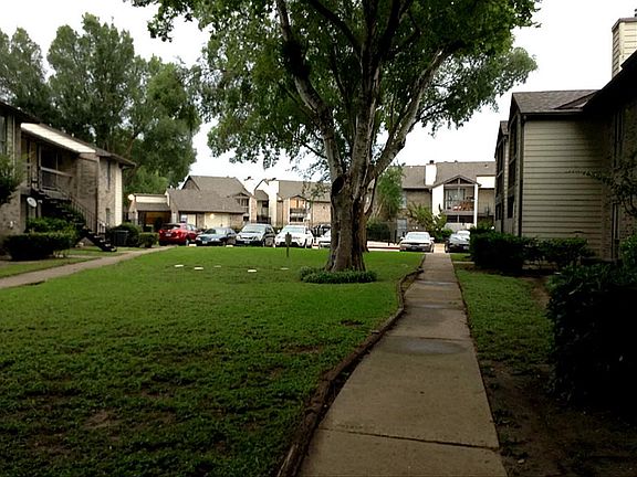 3rd image of 12615 Brookglade Cir Unit 612