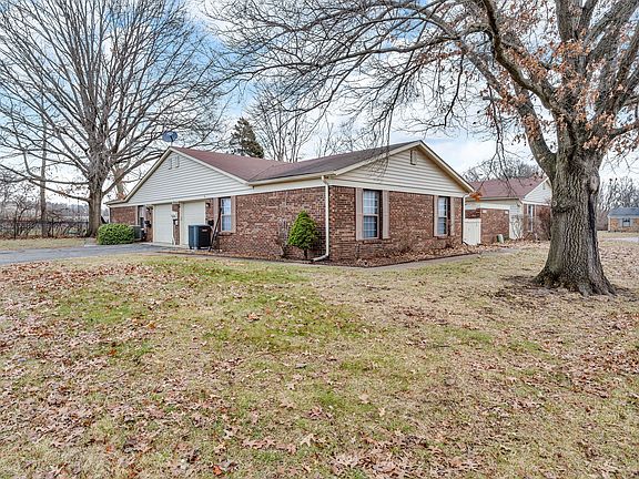 2nd image of 4408 Clovelly Ct