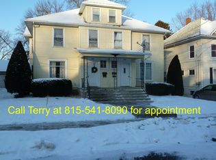 1242 1/2 S Maple Ave, Freeport, IL 61032