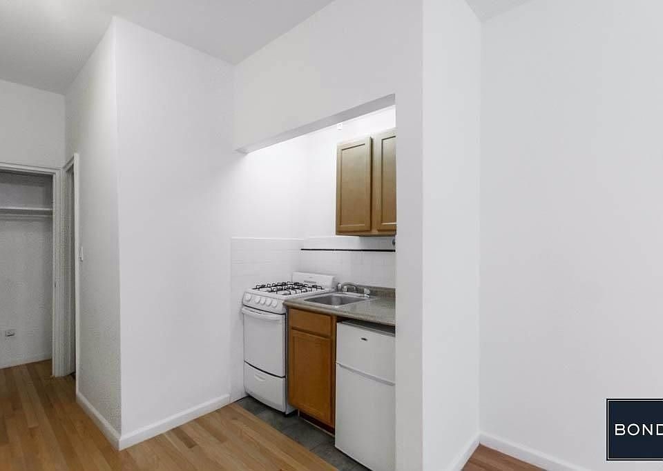 2nd image of 411 W 54th St APT 1D