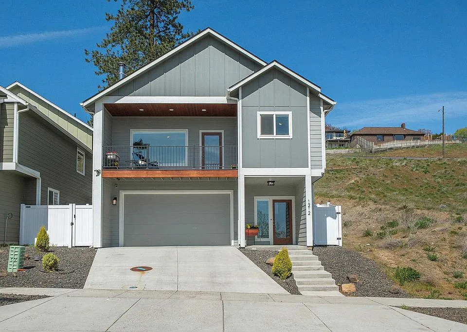 1212 W Cora Ave