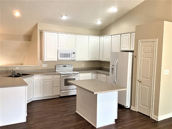 4th image of 3795 Thorngate Dr Unit 11D-B