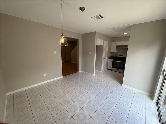 5th image of 211 N Chestnut St APT A