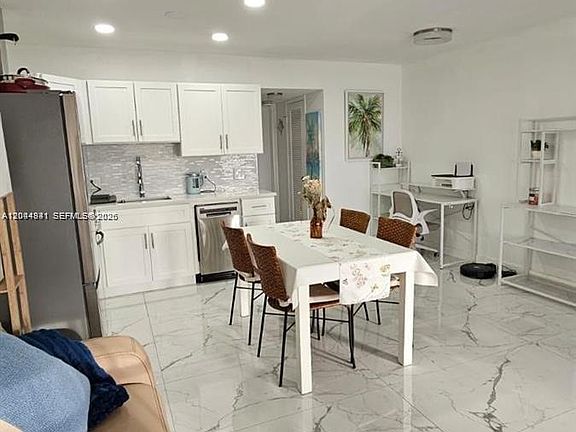 4th image of 340 Oakridge S #340