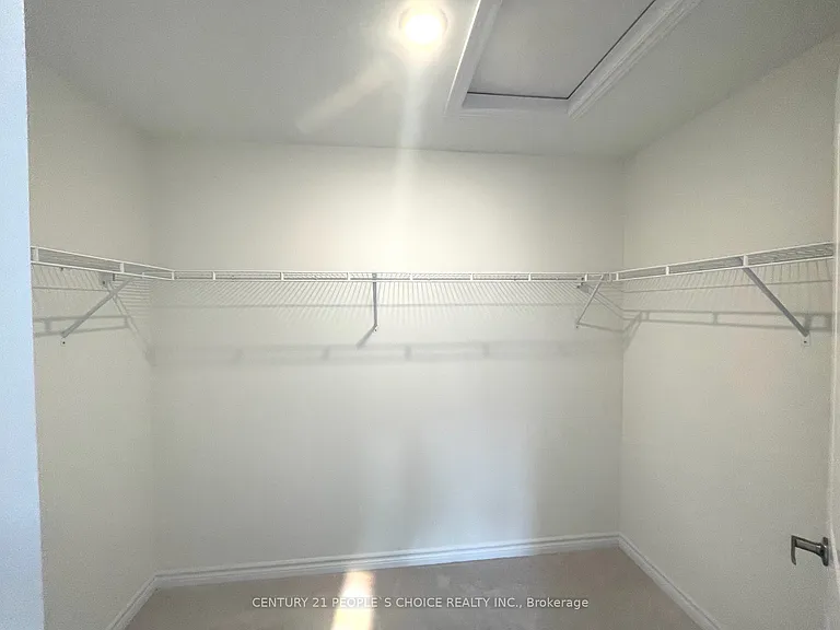 1471 Blackmore St — Photo 34