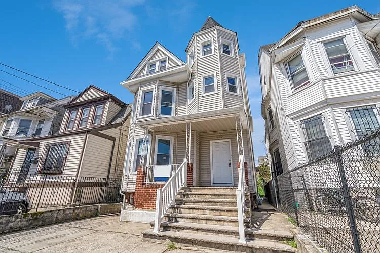332 Woodside Ave #2 — Photo 6